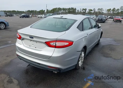 2015 Ford Fusion S z USA, uszkodzony, nr VIN 3FA6P0G70FR296984